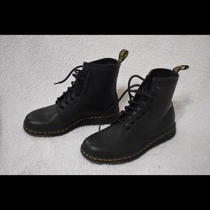 Dr Martens Newton ( Black Noir)